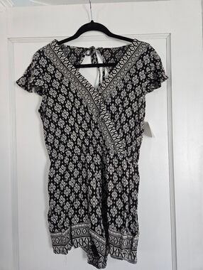 🆕️ Mudd Printed Women's Wrap-Style Printed Romper